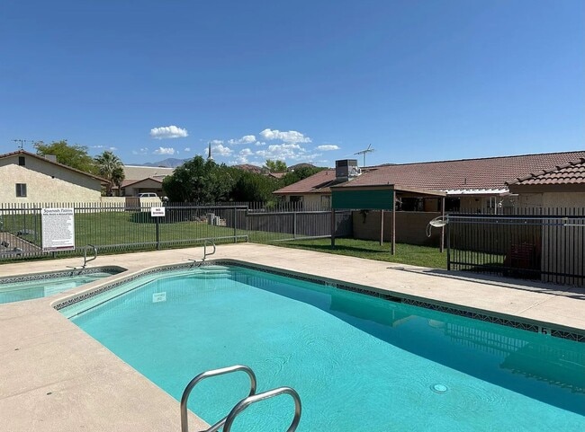 Building Photo - Single-Level 3 Bedroom Townhome in St. George