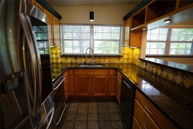 Building Photo - 2514 Illinois St