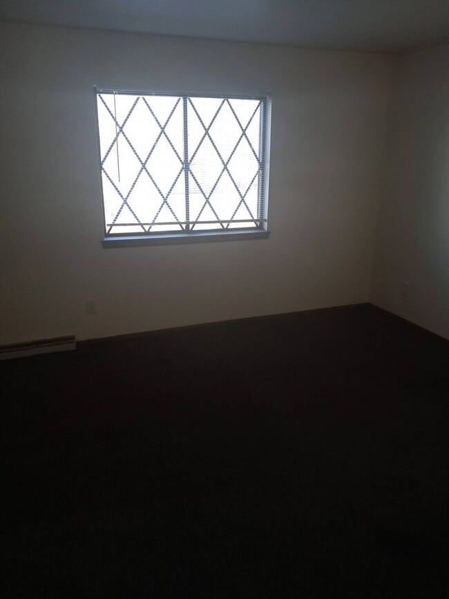 Building Photo - 6011 W Port Ave
