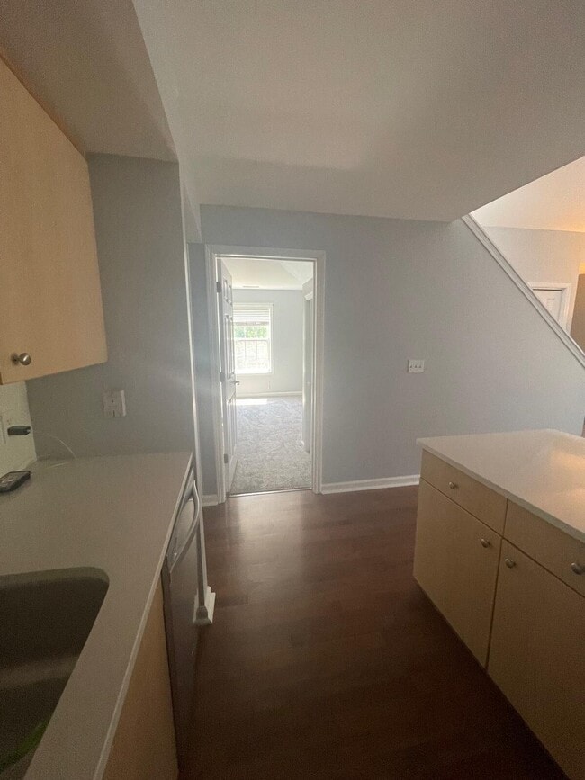 Building Photo - N17W26887 E Fieldhack Dr