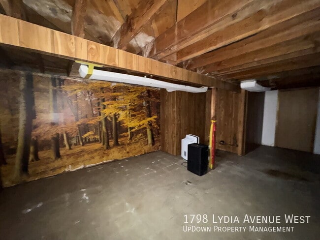 Building Photo - 1798 Lydia Ave W