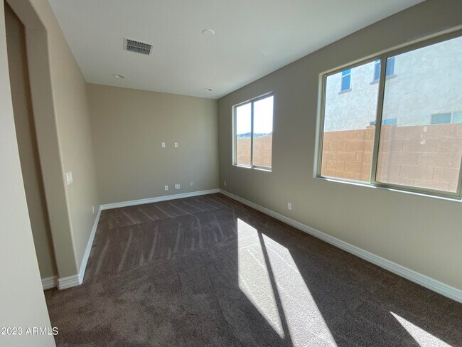 Building Photo - 28500 N 132nd Dr