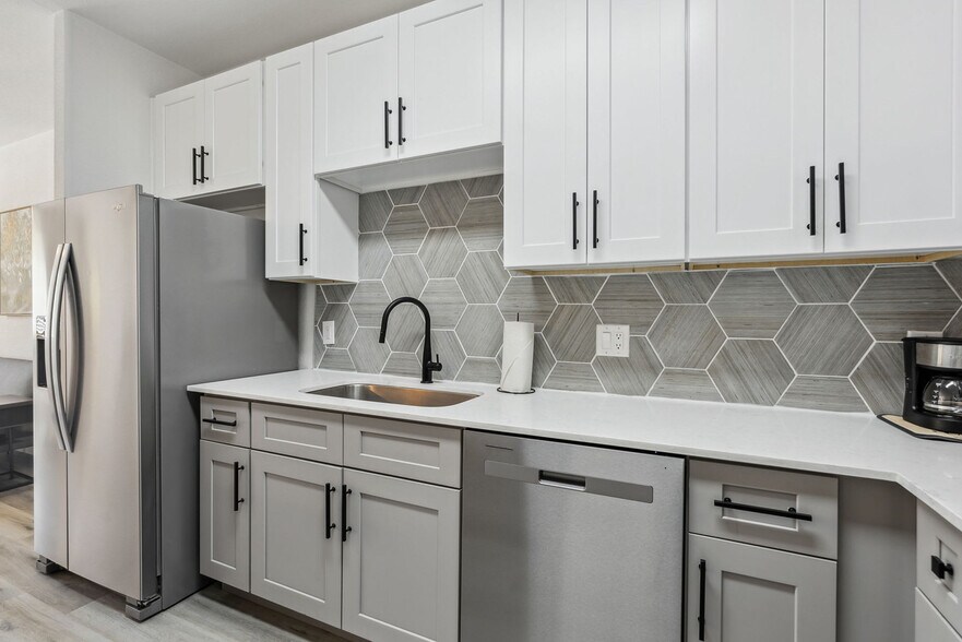 Building Photo - 6610 N 93rd Ave