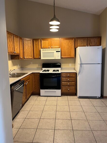 Building Photo - 3328 Hopkins Dr