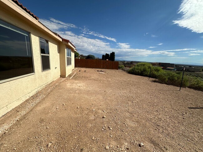 Building Photo - 808 7th St NE