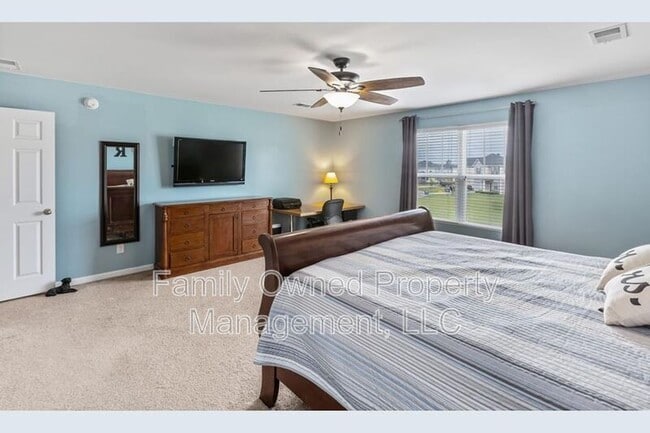 Building Photo - 159 Meadow Wood Rd