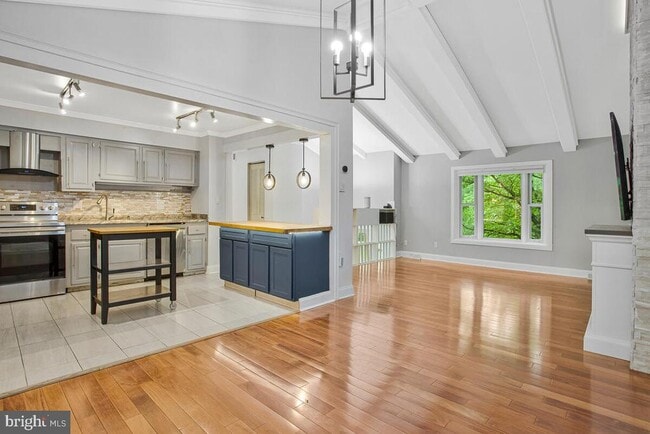 Building Photo - 6162 40 Winks Way
