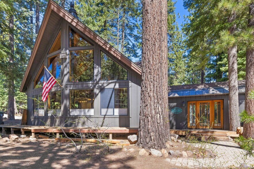 Front with entry - 15948 Northwoods Blvd