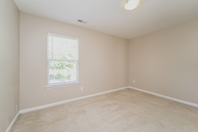 Building Photo - 328 Wrayhill Dr
