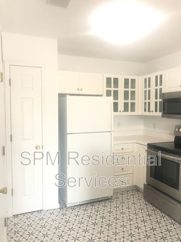 Building Photo - 4122 Breezewood Dr