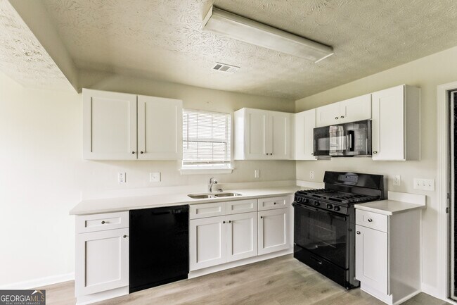 Building Photo - 7282 Williamsburg Dr