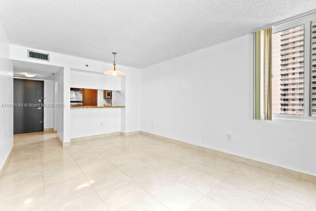 Building Photo - 850 N Miami Ave