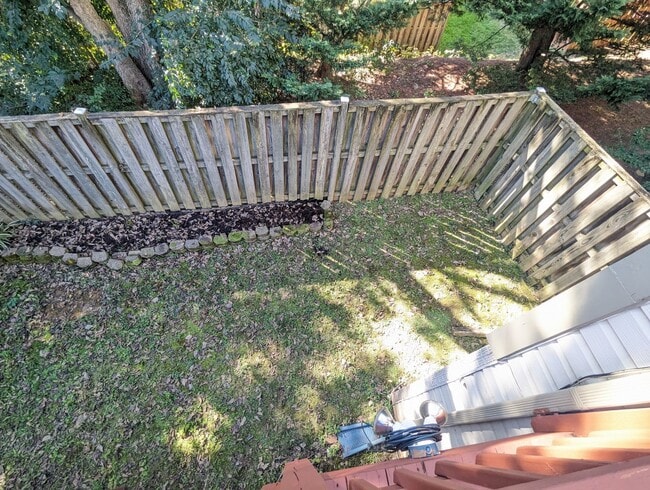 Building Photo - END UNIT townhouse in Ballenger Creek neig...