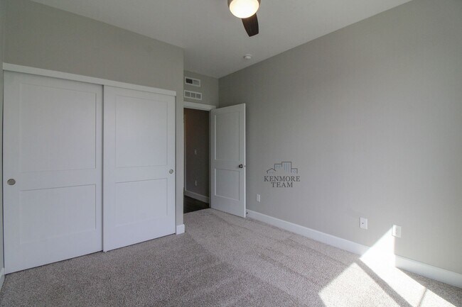 Building Photo - 9813 Chinook Dr