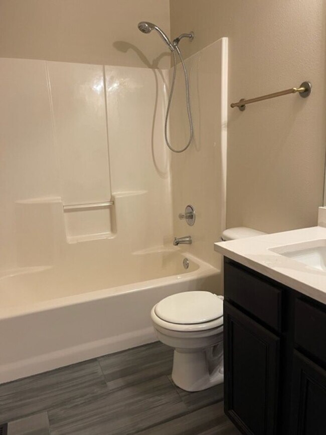 Building Photo - PRE-LEASING - 3 Bedroom in East Republic