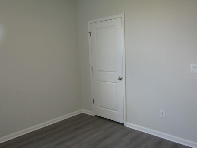 Building Photo - 2165 Ainsley Dr
