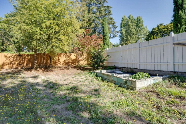 Building Photo - Charming House For Rent in Burien! Full Si...