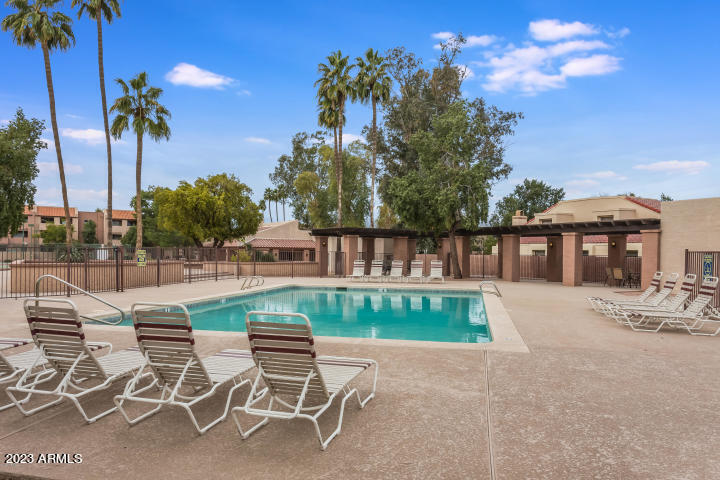 Pool - 540 N May