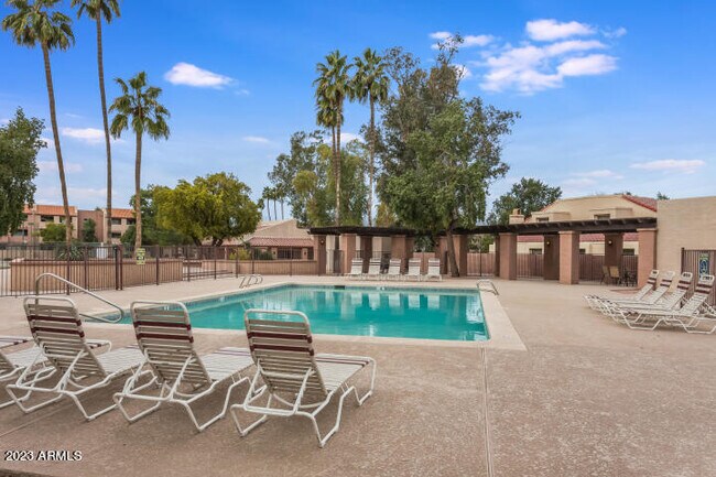 Pool - 540 N May