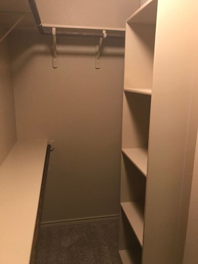 Building Photo - 3 bedroom 2 bath Duplex Text 302-231-7228 ...