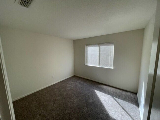 Building Photo - Rocklin four bedroom