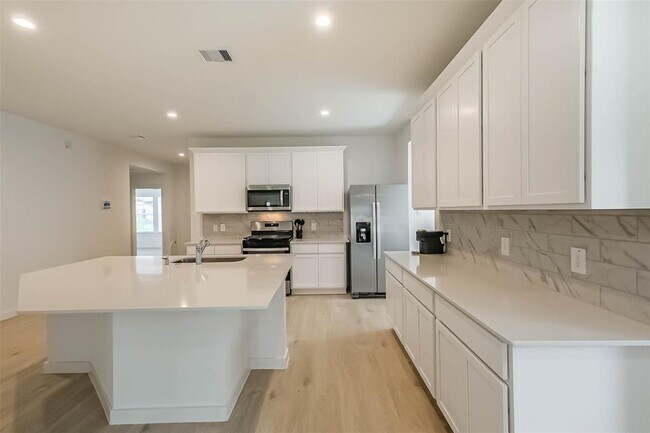 Building Photo - 30702 CASTLE COVE Dr