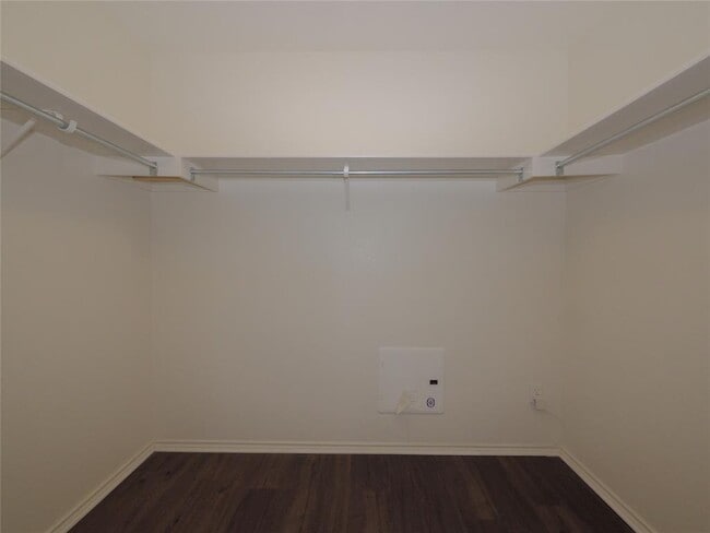 Building Photo - 4604 Woodstock Dr