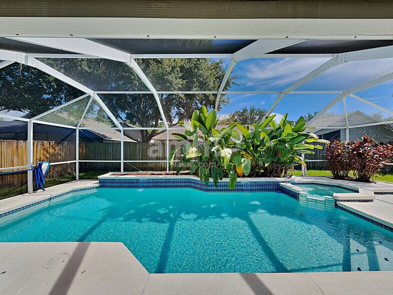 Building Photo - 7114 Colonial Lake Dr