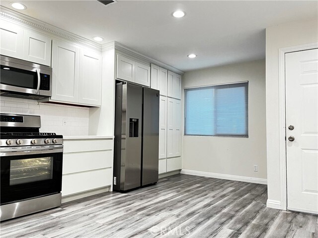 Building Photo - 7631 Amazon Dr