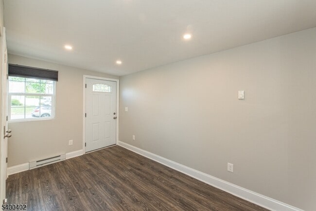 Building Photo - 59 Iroquois Ave