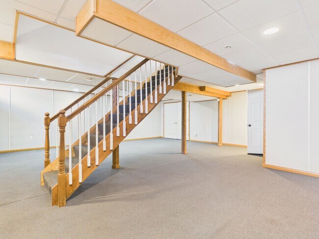 Building Photo - Gorgeous 3 Bedroom Single Family