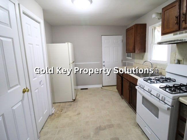 Building Photo - 2 BR 1 BA House with Covered Front Porch (NO SECTION 8)