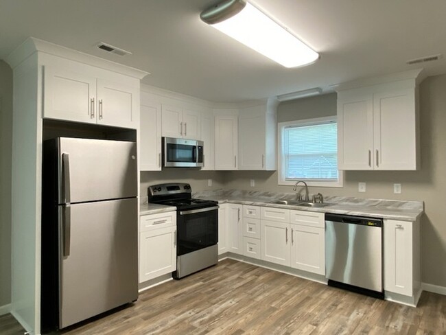 Building Photo - 2 Bedroom 2 Bath New Construction Duplex
