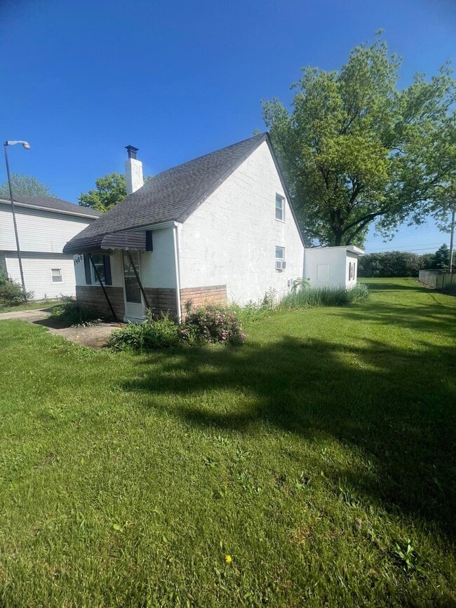 Building Photo - 1480 Marsdale Ave