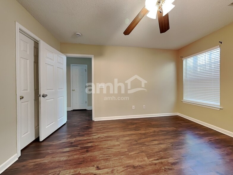 Building Photo - 634 Coopers Ln N