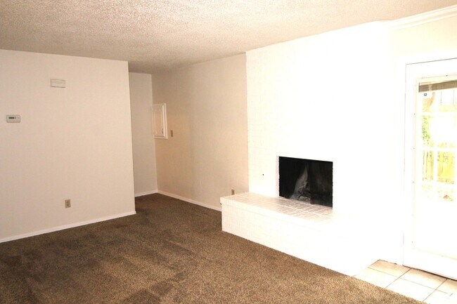 Building Photo - 1712 Jennifer Cir
