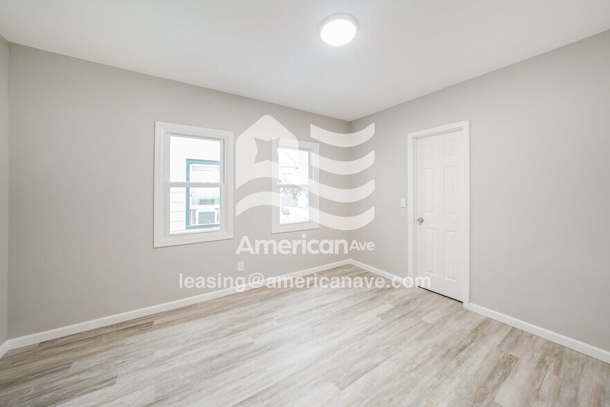 Building Photo - 593 Emerson St