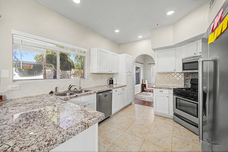 Building Photo - 13635 N 103rd Way
