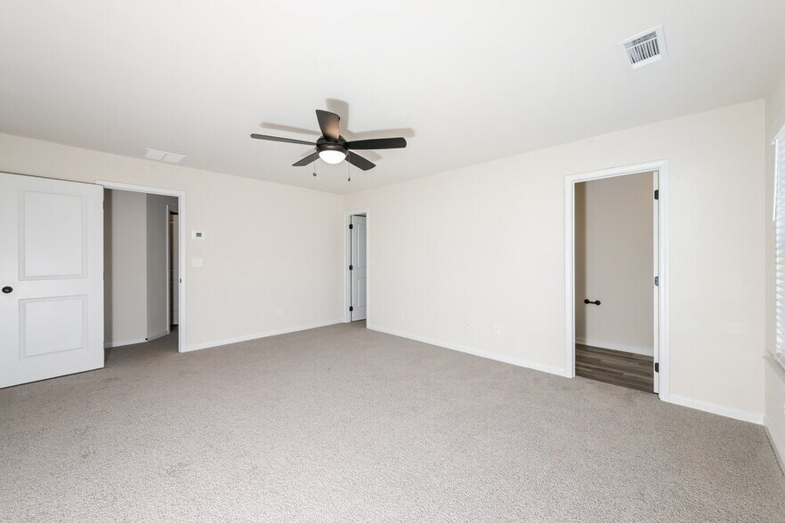 Building Photo - 398 Egret Ct