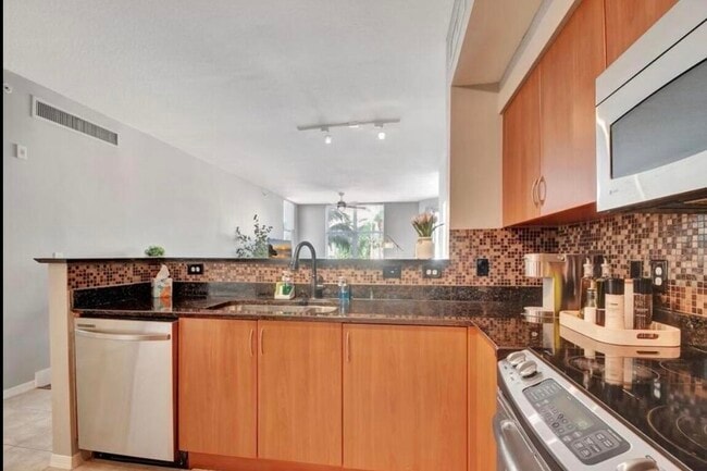 Building Photo - 804 E Windward Way