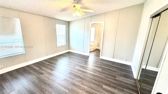 Building Photo - 220 NE 12th Ave