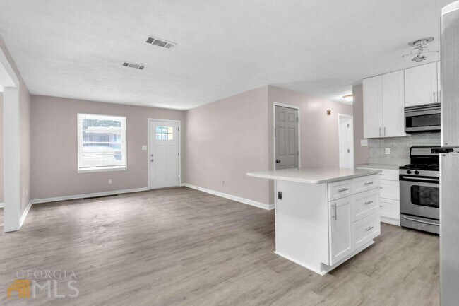 Building Photo - 2070 Twelve Oaks Cir