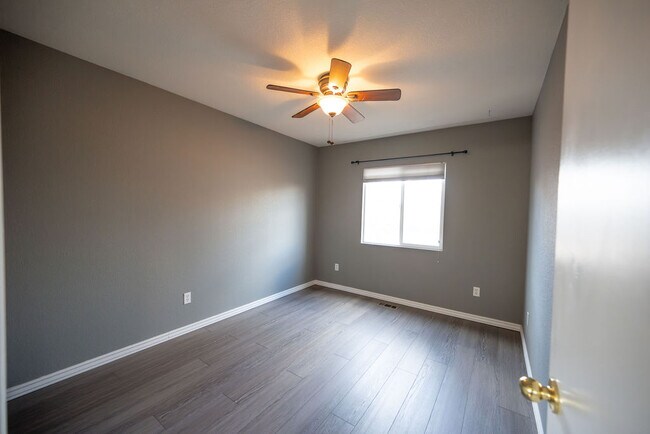 Building Photo - 350 Plowman Ct