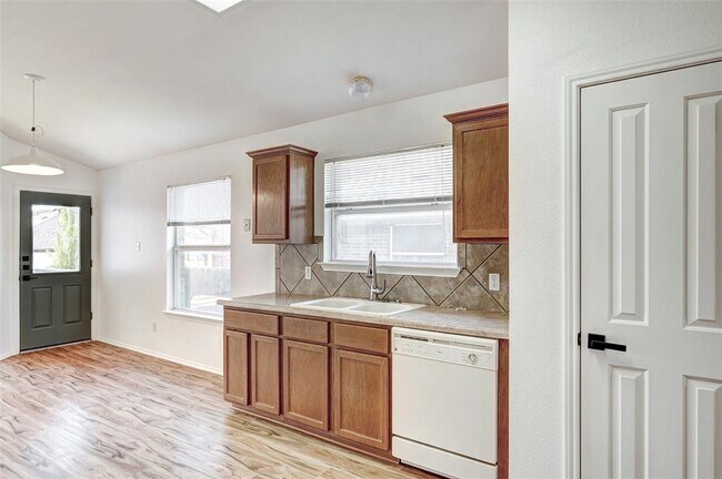 Building Photo - 1305 4 Cabin Ct