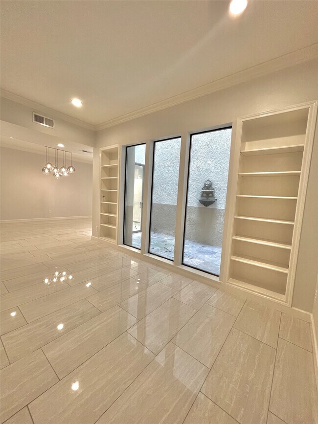 Building Photo - 6000 Sugar Hill Dr