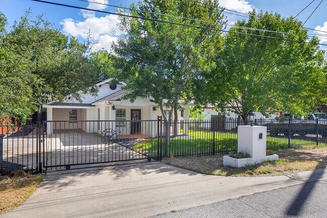 Building Photo - 3320 Elija St