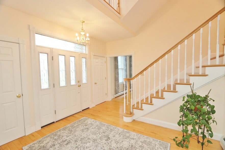 Building Photo - 21 Longmeadow Dr