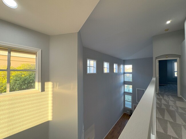 Building Photo - Charming Waterfront Single Family Home in Redwood Shores Available Now!