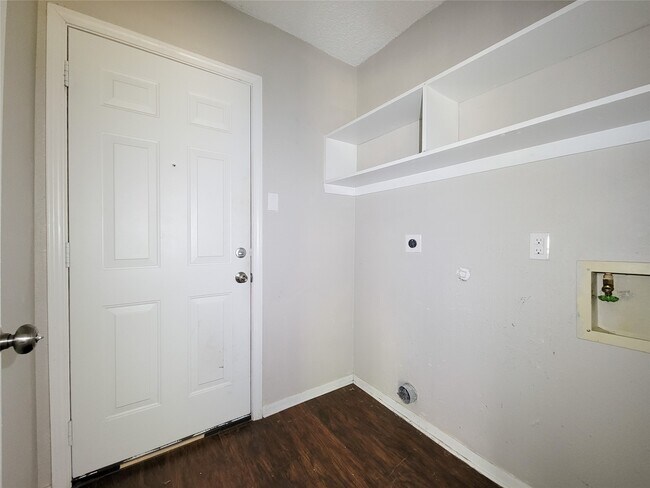 Building Photo - 18402 Tall Cypress Dr