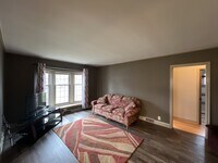 Building Photo - 1131 Colonial Dr E